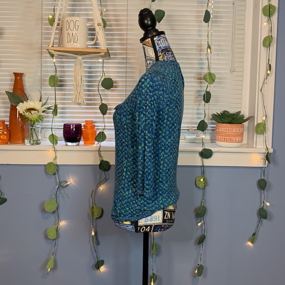 Liz Claiborne Henley Long Sleeved top.  Petite Small.  Great Condition. - Picture 3 of 5